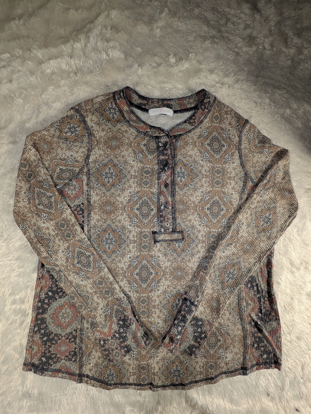 Ces Femme Long-Sleeve Henley Top in Multicolor Paisley Tile Print
